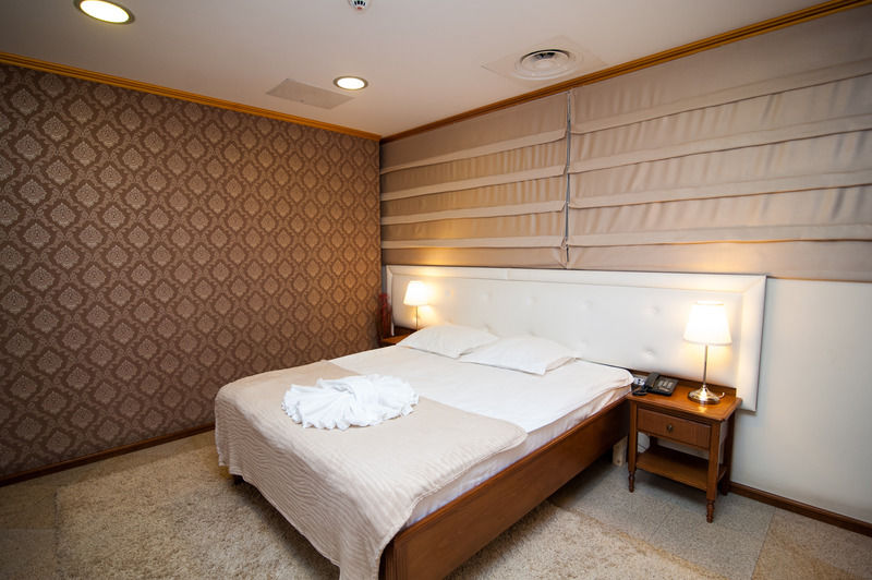 Hotel Dbh Bucarest Extérieur photo