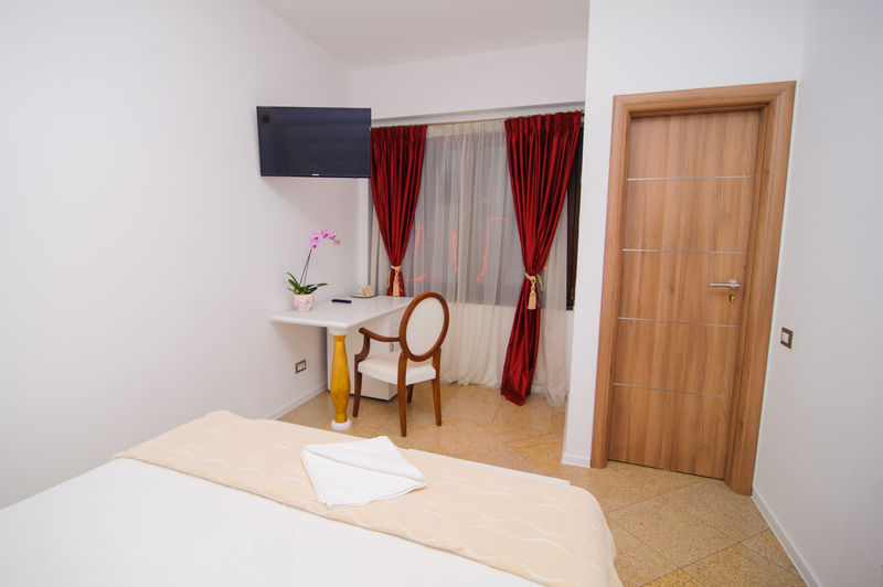 Hotel Dbh Bucarest Extérieur photo