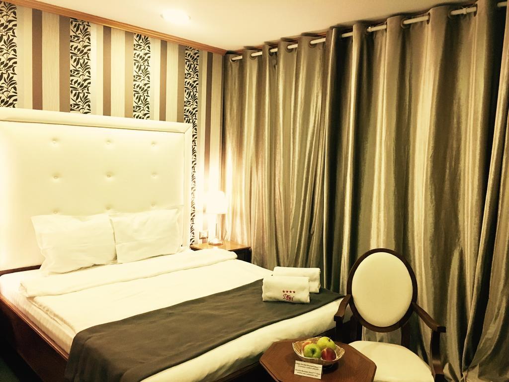 Hotel Dbh Bucarest Extérieur photo