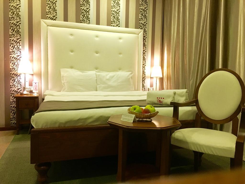 Hotel Dbh Bucarest Extérieur photo