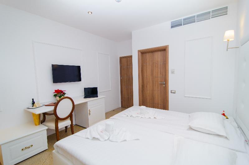 Hotel Dbh Bucarest Extérieur photo