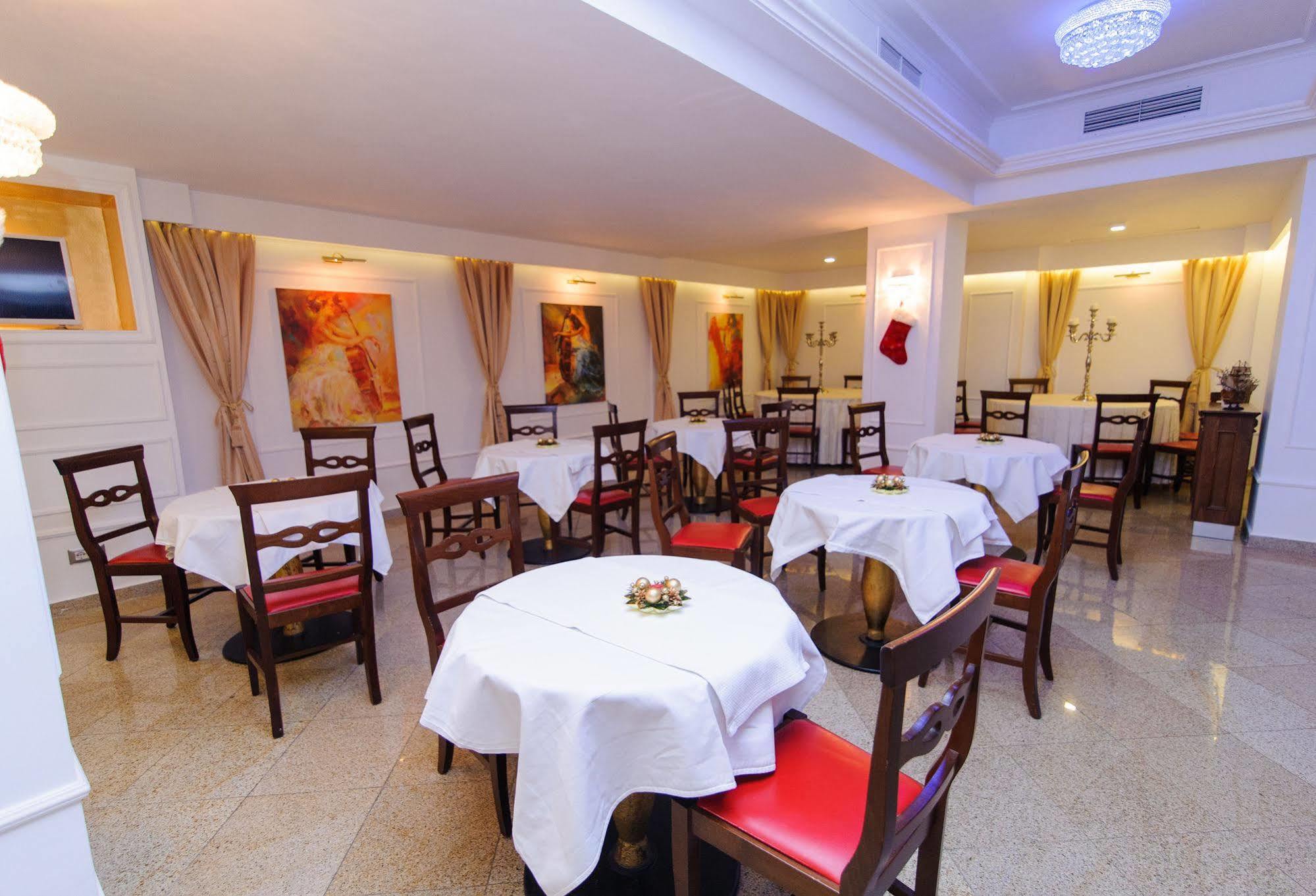 Hotel Dbh Bucarest Extérieur photo