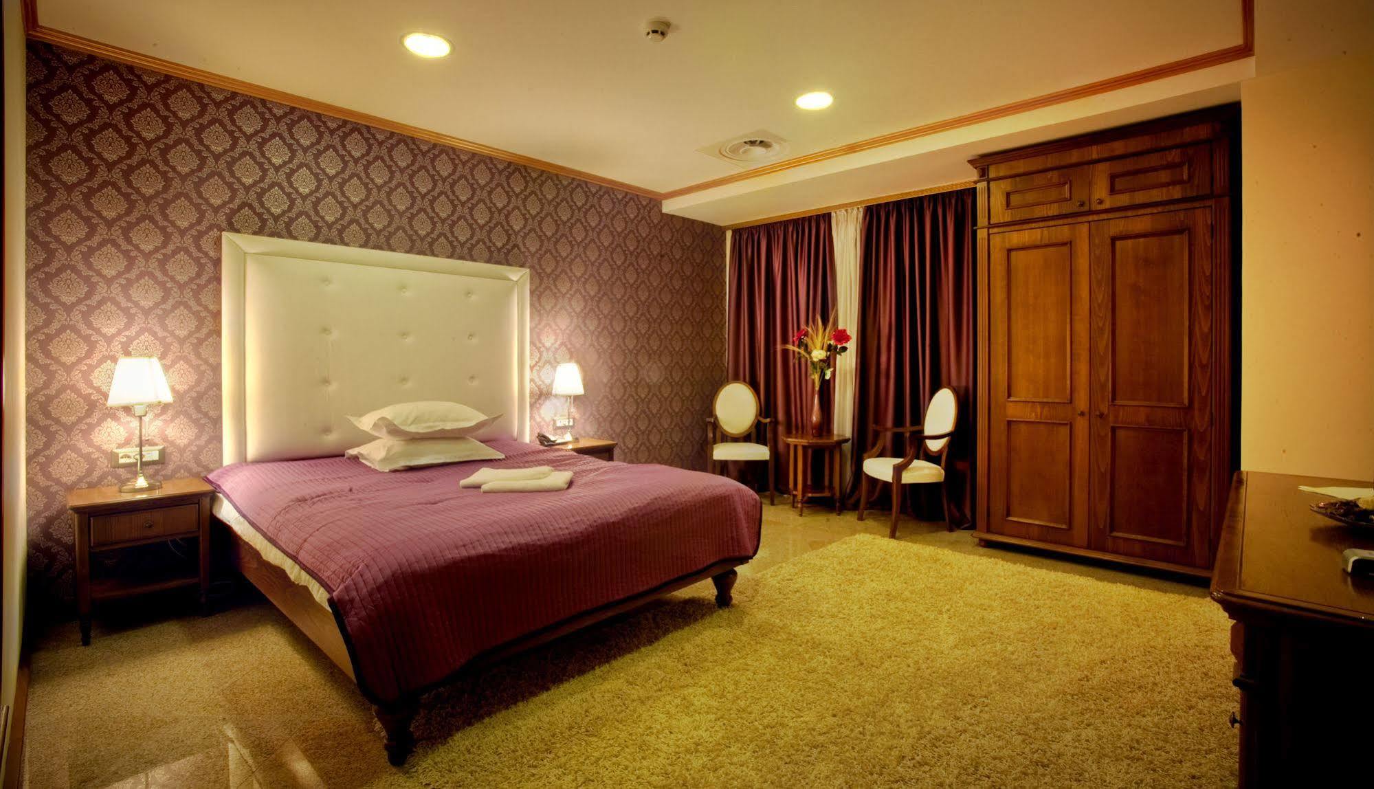 Hotel Dbh Bucarest Extérieur photo