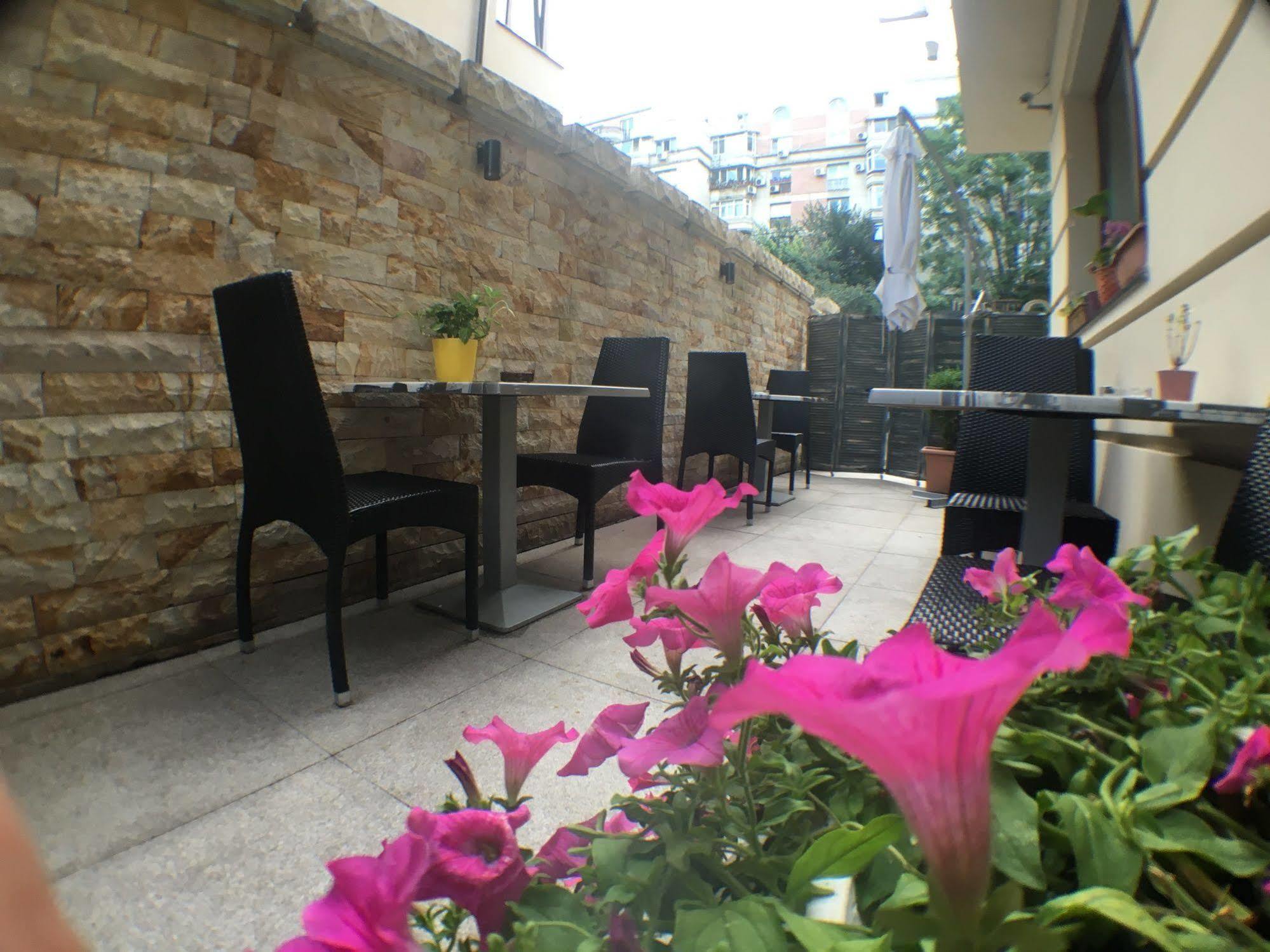 Hotel Dbh Bucarest Extérieur photo