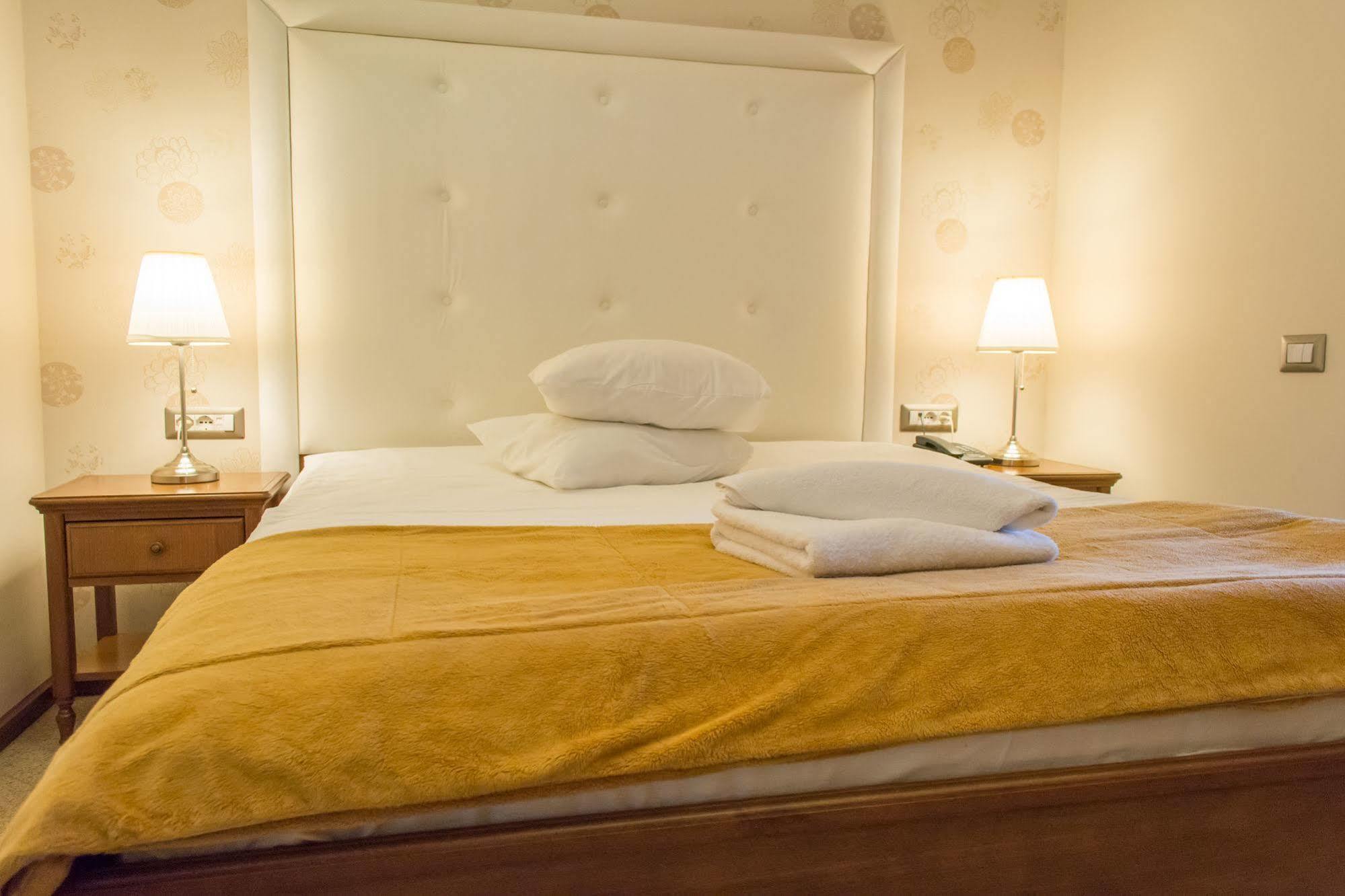 Hotel Dbh Bucarest Extérieur photo