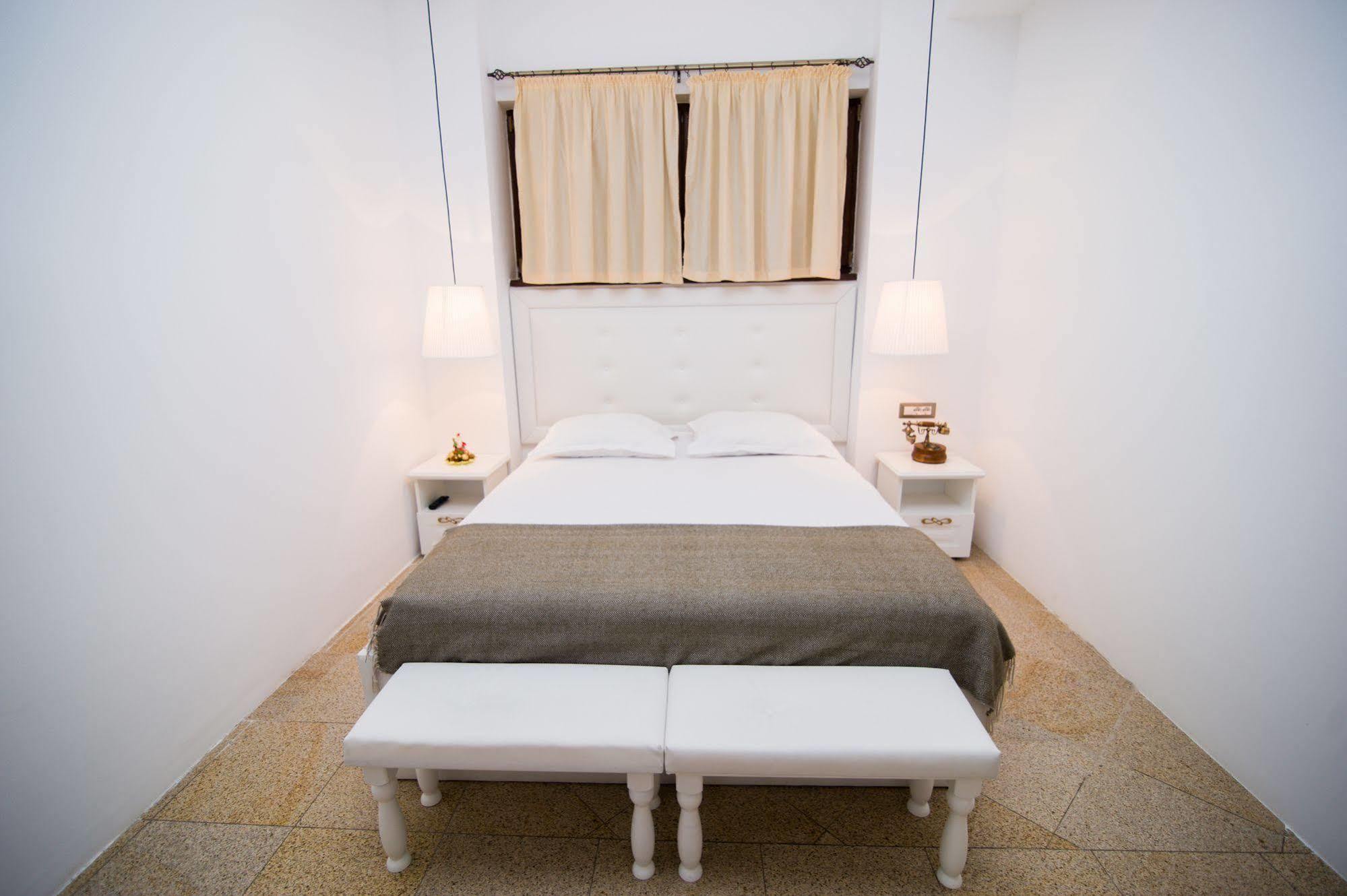 Hotel Dbh Bucarest Extérieur photo