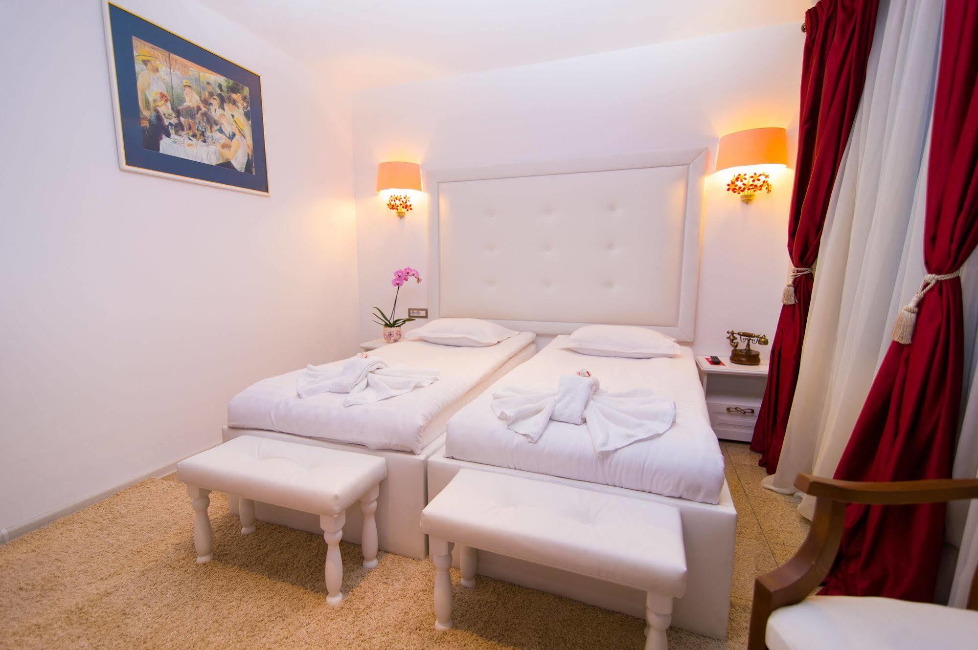 Hotel Dbh Bucarest Extérieur photo