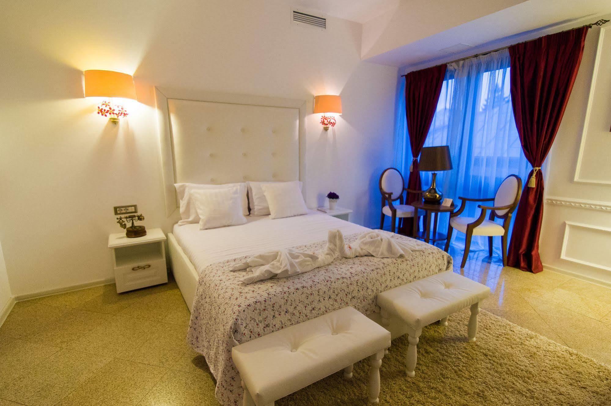 Hotel Dbh Bucarest Extérieur photo