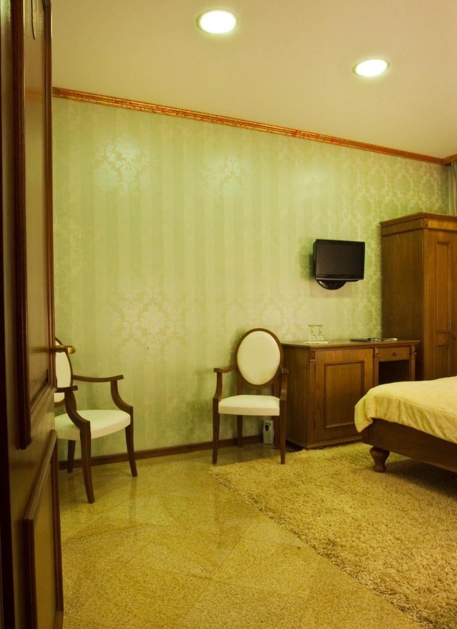 Hotel Dbh Bucarest Chambre photo